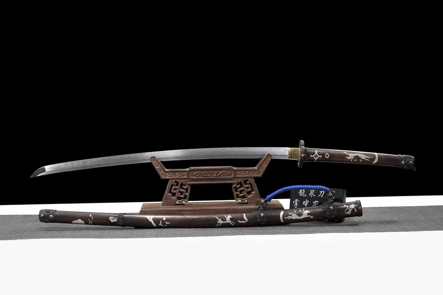 Kiếm Nhật Tuấn Kỵ Tachi – Thép Hoa Văn Gấp Tay, Tôi Đất Cháy Lưỡi, Đồng Nguyên Khối Chạm Thủ Công Cao Cấp